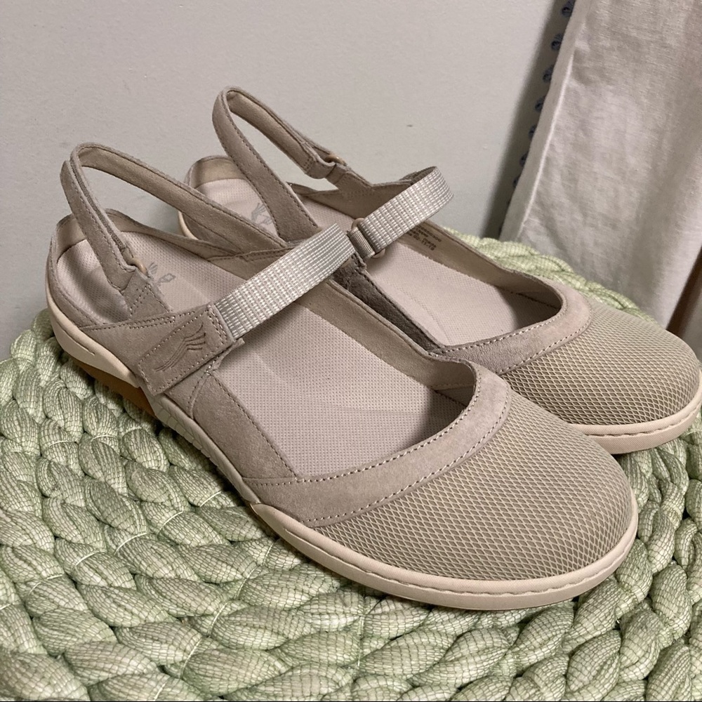 NEW Dansko Hilda Cream Suede Sporty Maryjane Sneaker